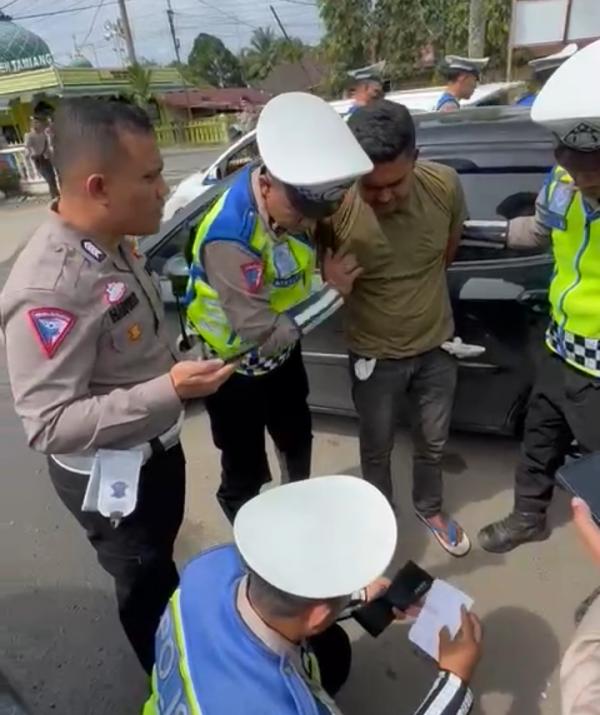 Viral, Video Polisi Tangkap Pemilik Mobil Honda Jazz Bawa Sabu 10 Kg di Aceh Tamiang
