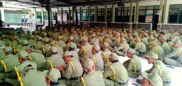 Ratusan Hansip di Kota Cirebon Dilatih TNI untuk Amankan TPS saat Pemilu