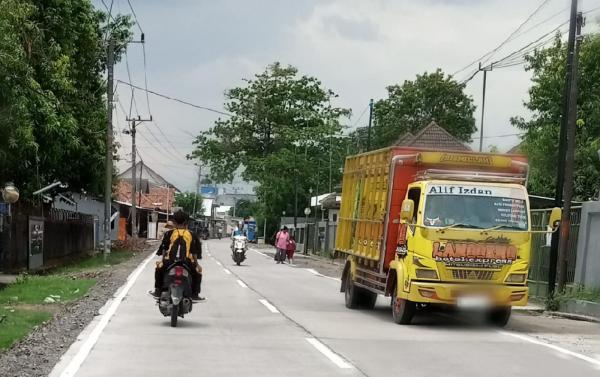 Begini Cara Bupati Cirebon Muluskan Jalan Rusak yang Sempat Viral di Medsos