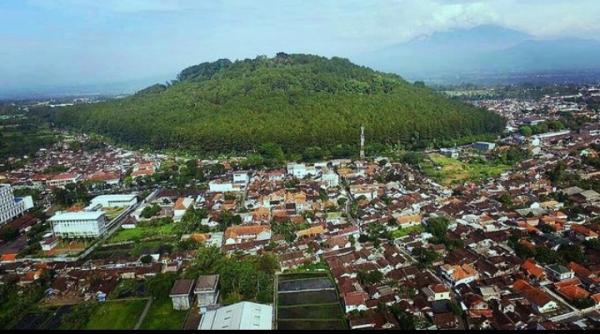 Babad Tanah Jawi, Kisah Syekh Subakir Memaku Pulau Jawa di Gunung Tidar Magelang