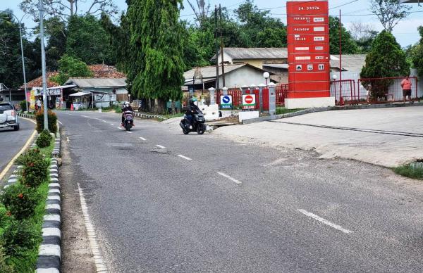 Sering Tergenang, Warga Minta Drainase Jalan Kampung Jawa Mentok Diperbaiki