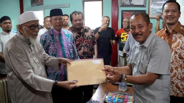 Abu Bakar Ba'asyir Datangi DPC PDIP Surakarta, Titip Surat Buat Ganjar Pranowo