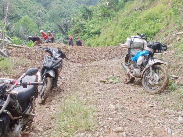 Longsor Tutup Akses ke 5 Desa di Mamasa, Masyarakat Terisolir