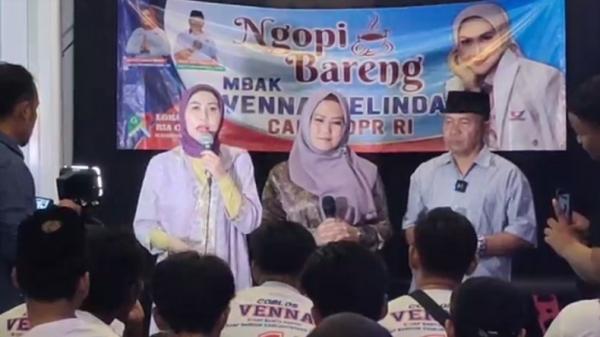 Paparkan Program Partai Perindo, Venna Melinda Ngopi Bareng Warga di Kediri