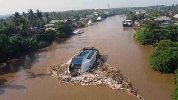 Kapal Pembersih Sampah Senilai 12 Miliar dari Band Rock Coldplay Siap Angkut Sampah Sungai Cisadane