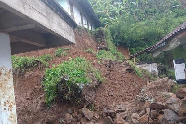 15 Lokasi di Ciamis Terjadi Longsor hingga Pohon Tumbang usai Diguyur Hujan Semalaman, 2 Orang Tewas