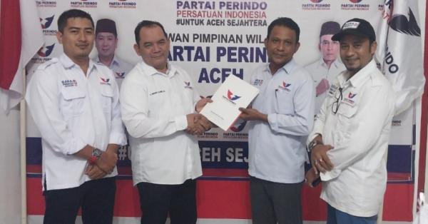 Ketua DPW Partai Perindo Aceh Husaini M Amin Serahkan SK Pengurus BARA Aceh