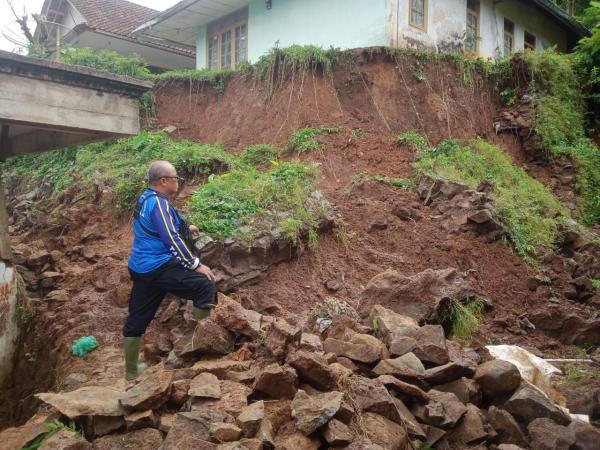 Hujan Lebat Picu Longsor, Banjir dan Pohon Tumbang di Ciamis, 2 Orang Tewas