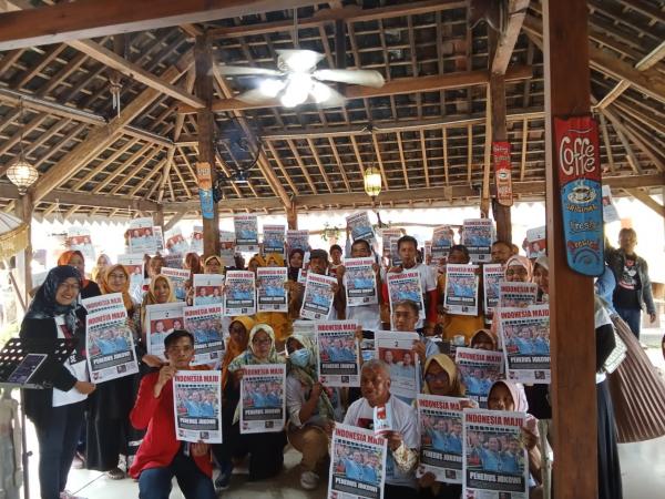 Bolone Mase Berbagi Sembako di Kecamatan Sumbang