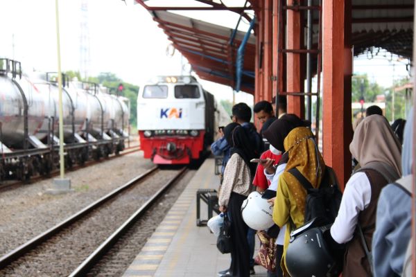 Imbas Longsor Daop 7 Madiun Alihkan Perjalanan KA Jember dan Surabaya via Lintas Utara
