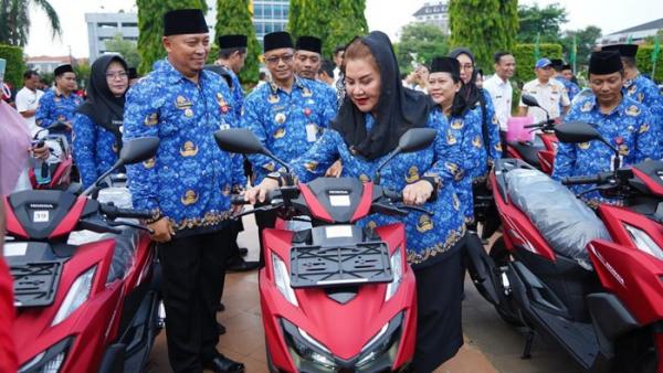 Wali Kota Semarang Bagikan 177 Motor ke Lurah, Komentar Pedas Netizen: Unfaedah
