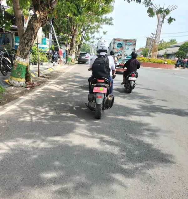 Siswa SMP Naik Motor Pelat Merah di Jalan Raya, Milik Siapa?