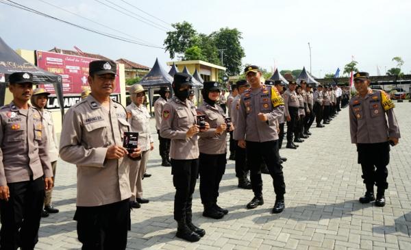 Personel Polres Sukoharjo Dilarang Berfoto Sembarangan Selama Pemilu 2024, Ini Aturannya