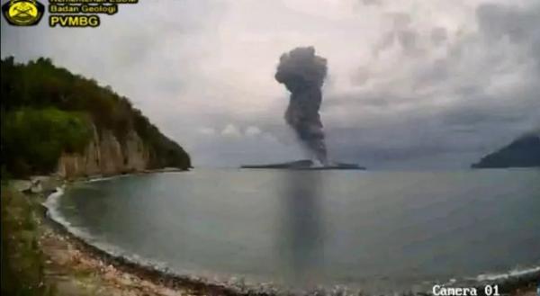 Lontarkan Abu Vulkanik hingga 1.000 Meter Aktivitas Gunung Anak Krakatau Terus Mengalami Peningkatan