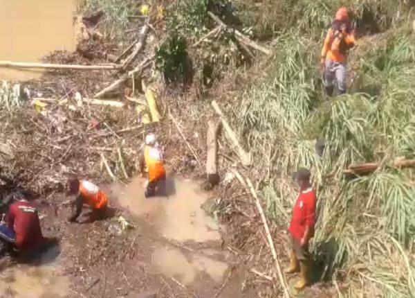 Seorang Wanita di Nganjuk Hilang Terseret Arus Sungai, Tim Gabungan Lakukan Pencarian