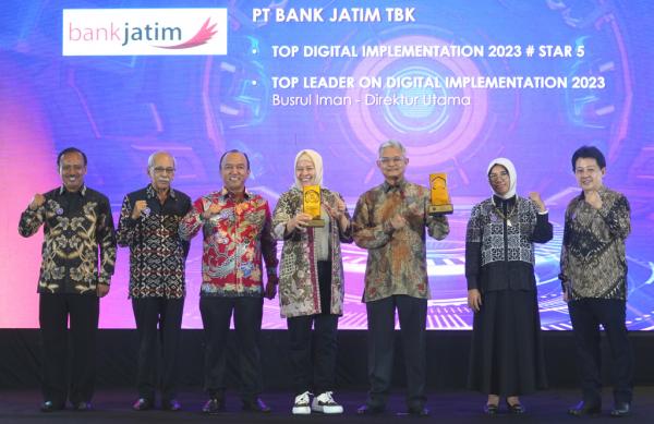 Bank Jatim Boyong Dua Penghargaan Sekaligus dalam TOP Digital Awards 2023