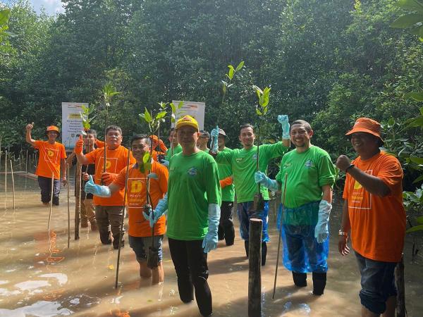 Danamon dan Adira Finance Kolaborasi Kampanye Penurunan Emisi Karbon Lewat Penanaman 32.000 Mangrove