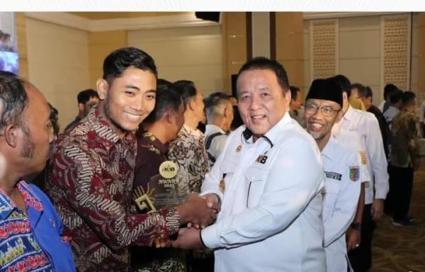 Gubernur Lampung Berikan Penghargaan Kartu Petani Berjaya Award 2023 kepada Sejumlah Stakeholder