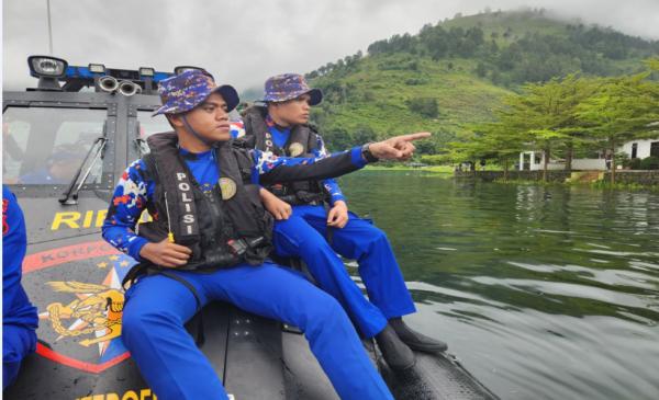 Polairud Polda Sumut Kerahkan Tim Penyelam Cari Korban Banjir Bandang di Danau Toba