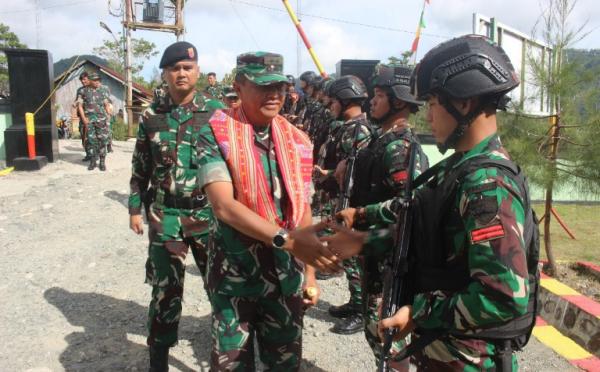 Pangdam Udayana Mayjen TNI Harfendi Kunjungi Satgas Pamtas RI-RDTL di Kabupaten TTU