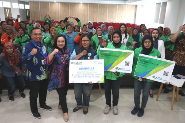 RS Ubaya Berikan Jaminan Sosial Ketenagakerjaan untuk 100 Ojol Srikandi Roda Jawa Timur