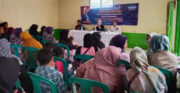 Anggota DPRD Garut Tampung Aspirasi Warga Dua Desa di Malangbong