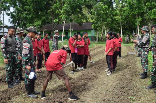 Sosialisasi Katahanan Pangan Budidaya Tanaman Sayuran Kepada Siswa SMPN 5 Arso Papua