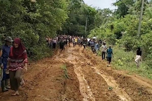 Inilah Jawaban Kadis PUPR Lebak Terkait Jalan Rusak di Desa Citepuseun Kecamatan Cihara