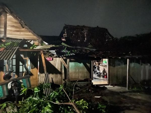 Diterjang Angin Kencang, Puluhan Rumah di Godong Grobogan Rusak