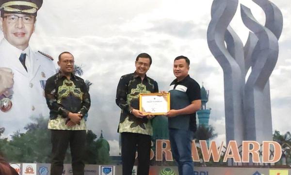 XL Axiata Raih CSR Award dari Pemkab Pamekasan