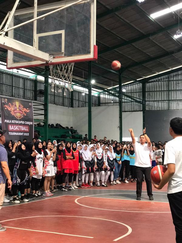 40 Tim Putra Putri Basketbal Tingkat SMA/SMK Memperebutkan Piala Ketua DPRD Cianjur