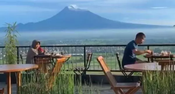Liburan ke Yogyakarta, Bisa Nginap di Hotel Punya Pemandangan Gunung Merapi