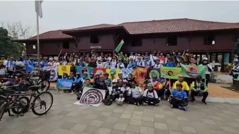 Gabungan Komunitas Pesepeda Jakarta-Depok-Bekasi Gelar Aksi Gowes,Dukung Palestina Merdeka