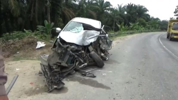 Kecelakaan Avanza Vs Kontainer di Tol, Tiga Orang Tewas di Tempat