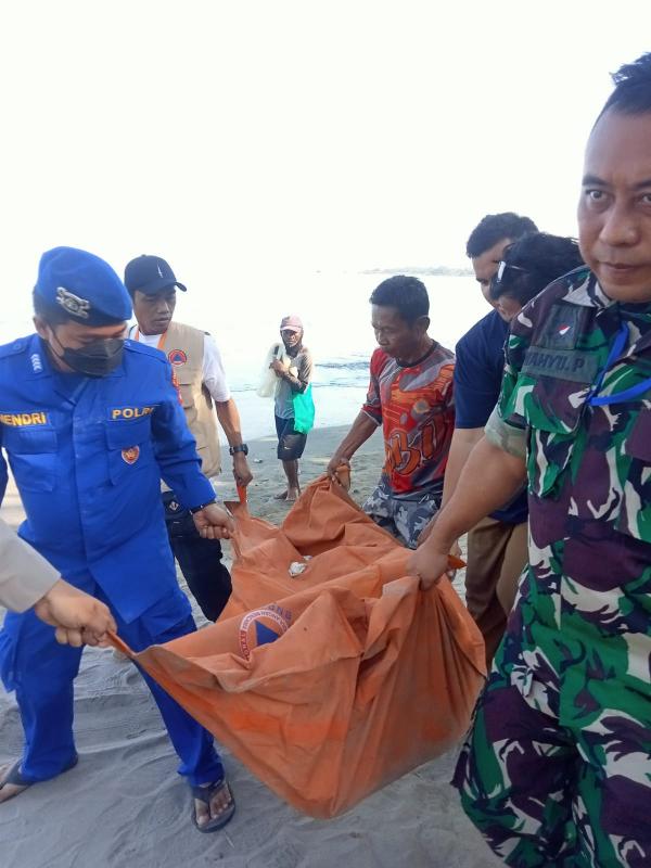 Mayat Tanpa Identitas Ditemukan Seorang Nelayan di Pantai 88 Cinangka