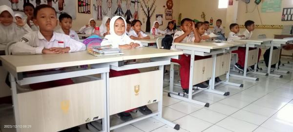 KP2KKN Sebut Pengadaan Meja Kursi SDN di Semarang Terkesan Dipaksakan, Disdik: Urgent Banget