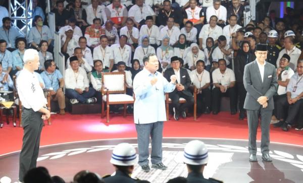 Debat Capres 2024: Kesal Ditanya Anies soal Putusan MK, Prabowo Bilang Begini