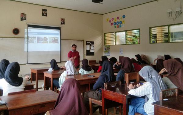 Dosen Universitas Amikom Purwokerto Sosialisasikan Pentingnya Literasi Digital
