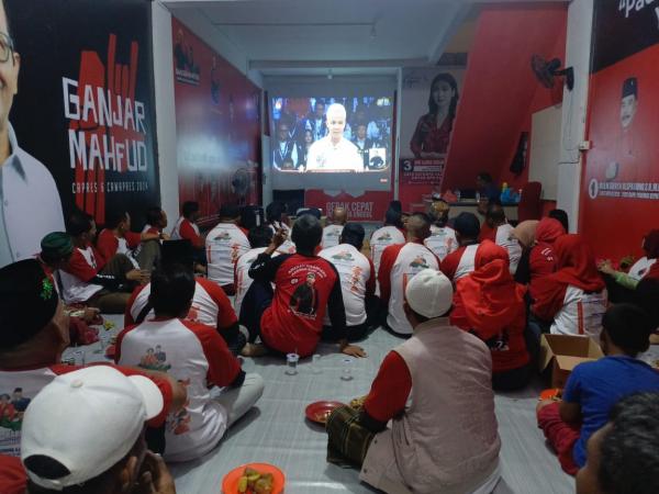 Ratusan Simpatisan Nobar Debat Perdana Pilpres di Batam