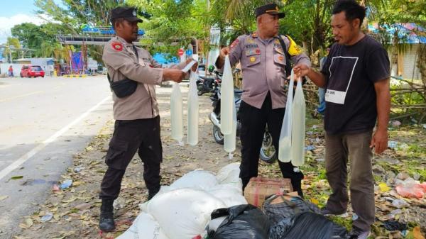 Razia Miras di Depan Pelabuhan Hunimua, Polisi Sita 1.200 Liter Sopi