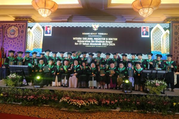 Upacara Wisuda UIKA Bogor, 872 Mahasiswa Rayakan Kelulusan dan Capai Prestasi Gemilang