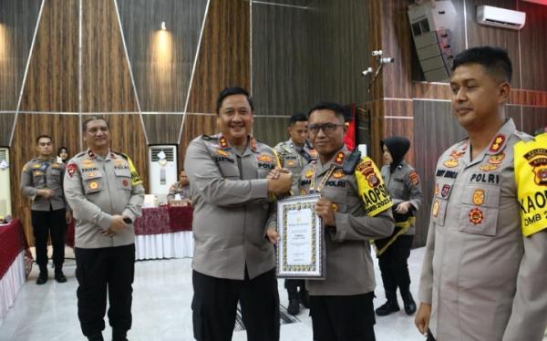 Kapolres Pidie Terima Dua Penghargaan dari Kapolda Aceh