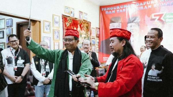 Mahfud MD Diangkat Jadi Warga Kehormatan Jawara Pantura Banten