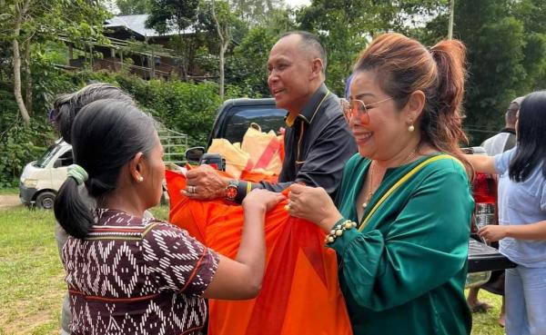 VDB dan Nurliah Datuan Batara berbagi 1000 Paket Sembako, kepada Warga Kurang Mampu di Tana Toraja