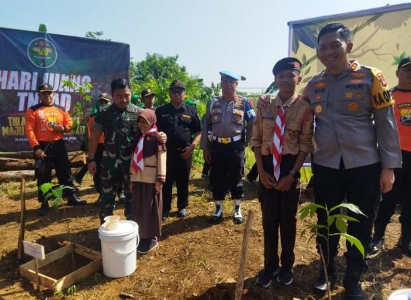 TNI-Polri Tanam Ribuan Pohon Cegah Bencana di Kabupaten Bogor