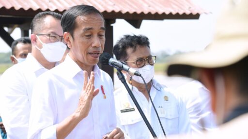 Jokowi Benarkan Pernyataan Ganjar Soal Kelangkaan Pupuk, Prabowo Tak Mengerti Isu Petani?