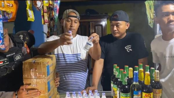 Cipta Kondisi Jelang Nataru dan Pemilu 2024, Polres Tasikmalaya Kota Amankan Puluhan Botol Miras