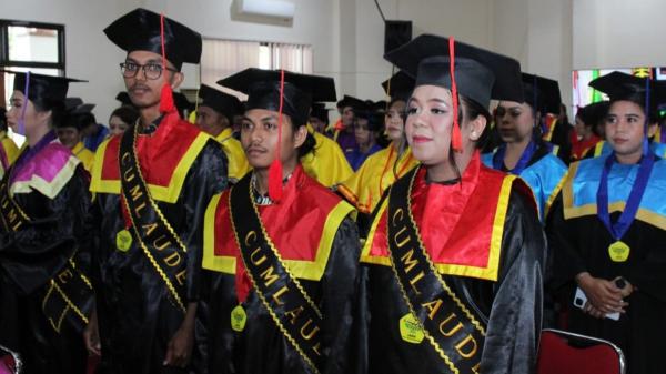 IAKN Ambon Wisuda 89 Sarjana dan 12 Magister, Gubernur Murad Ucapkan Selamat