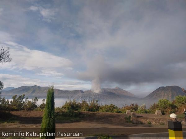 Kawah Bromo Bergejolak, Wisatawan Dilarang Mendekat Radius 1 Kilometer