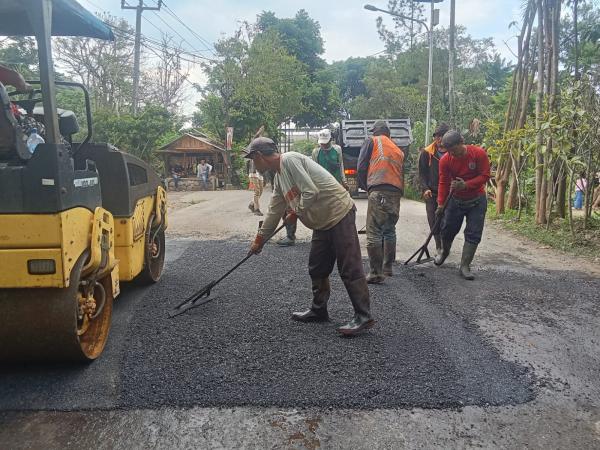 PUTR Kabupaten Cianjur Perbaiki Ruas Jalan Alternatif  Hadapi Libur Nataru
